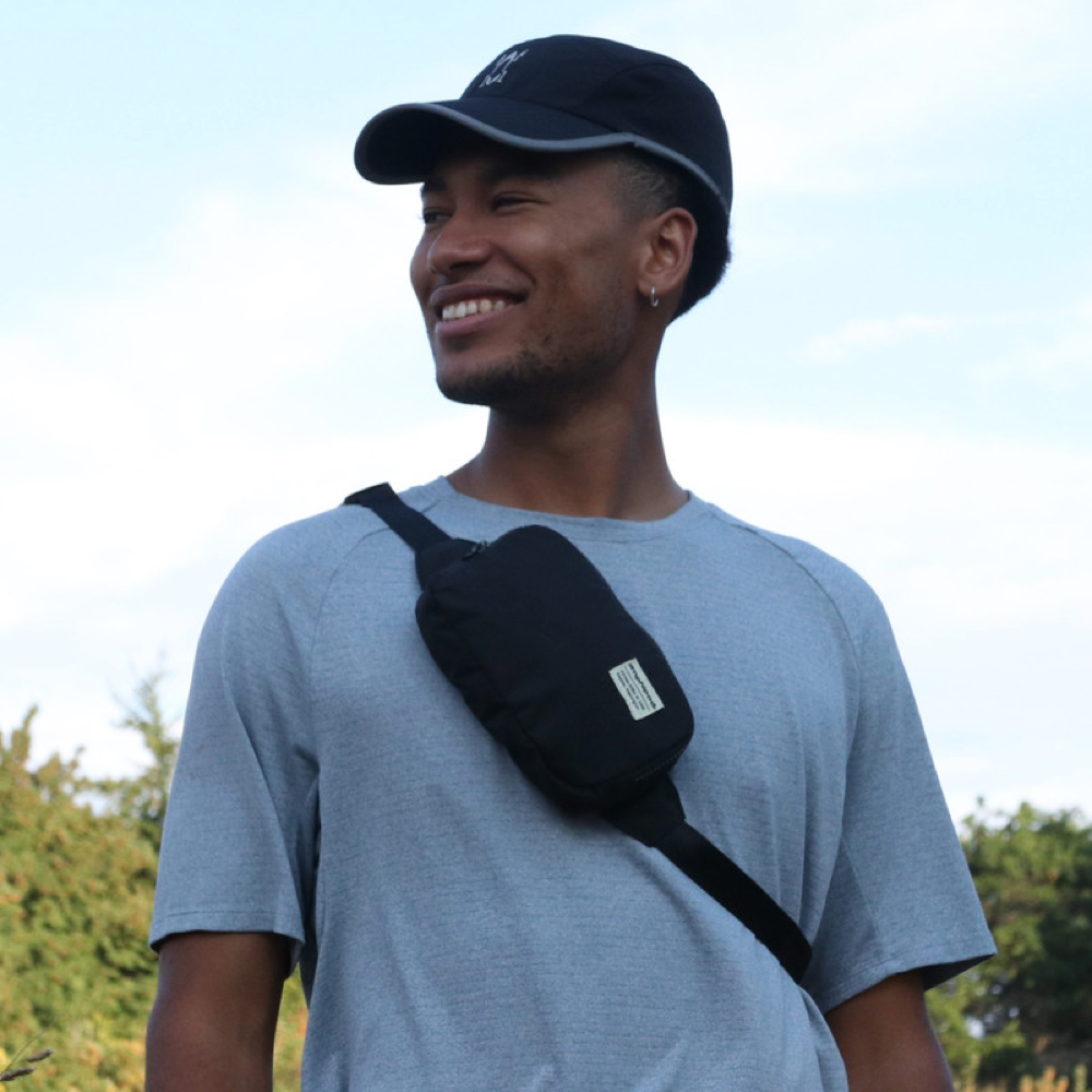 Model view of Amphipod R3 Express Convertible Pack.