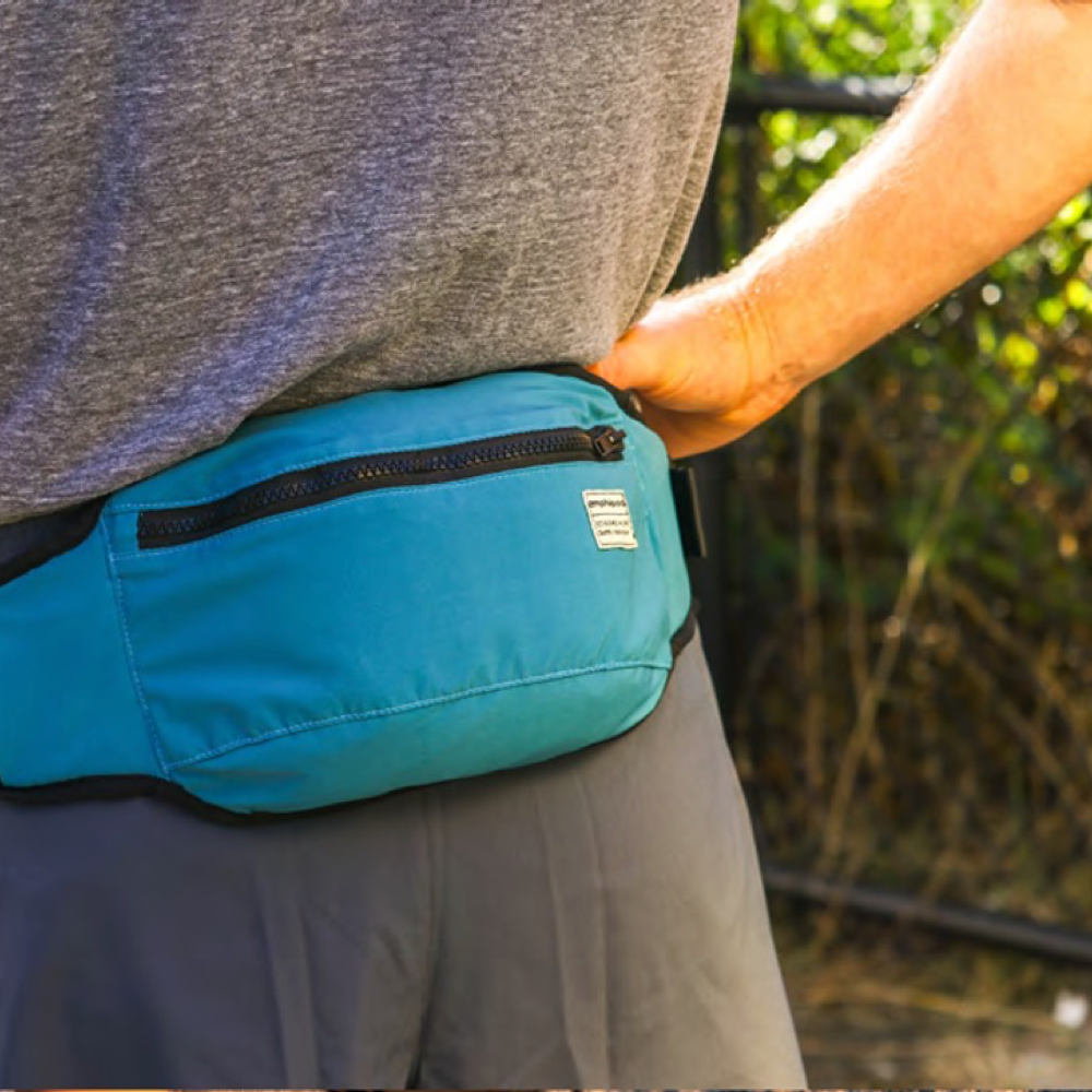 Model view of Amphipod R3 Venture Out Convertible Pack.