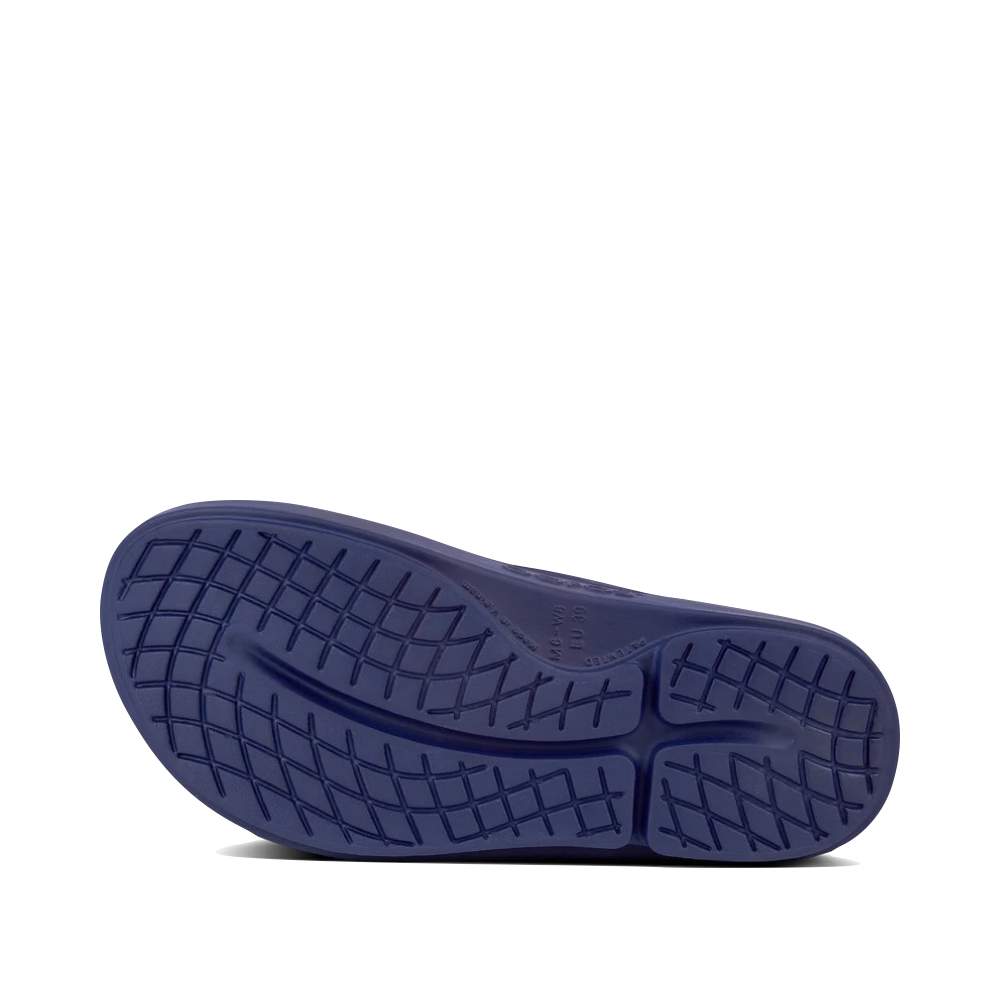 Bottom view of OOfos OOriginal Thong Sandal for unisex.