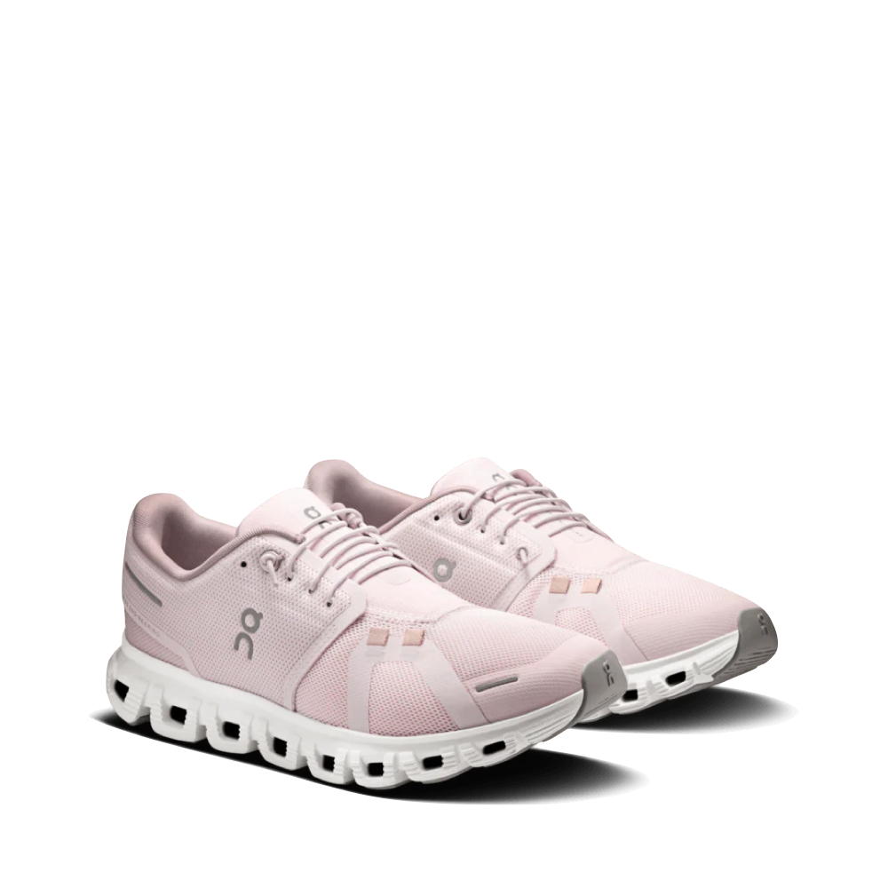 Mudguard and Toe view of On Cloud 6 Sneaker for women.