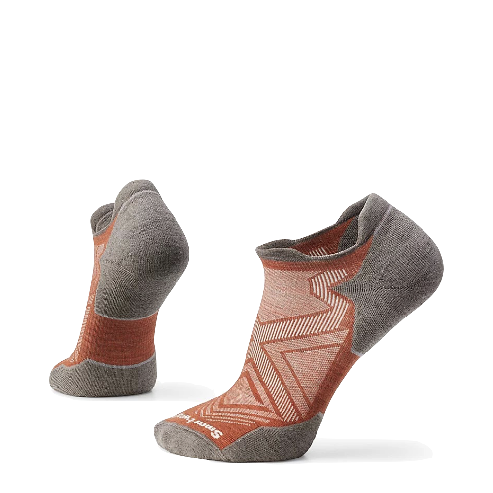 Side and bottom view of Smartwool Run Targeted Cushion Low Ankle Socks for men.