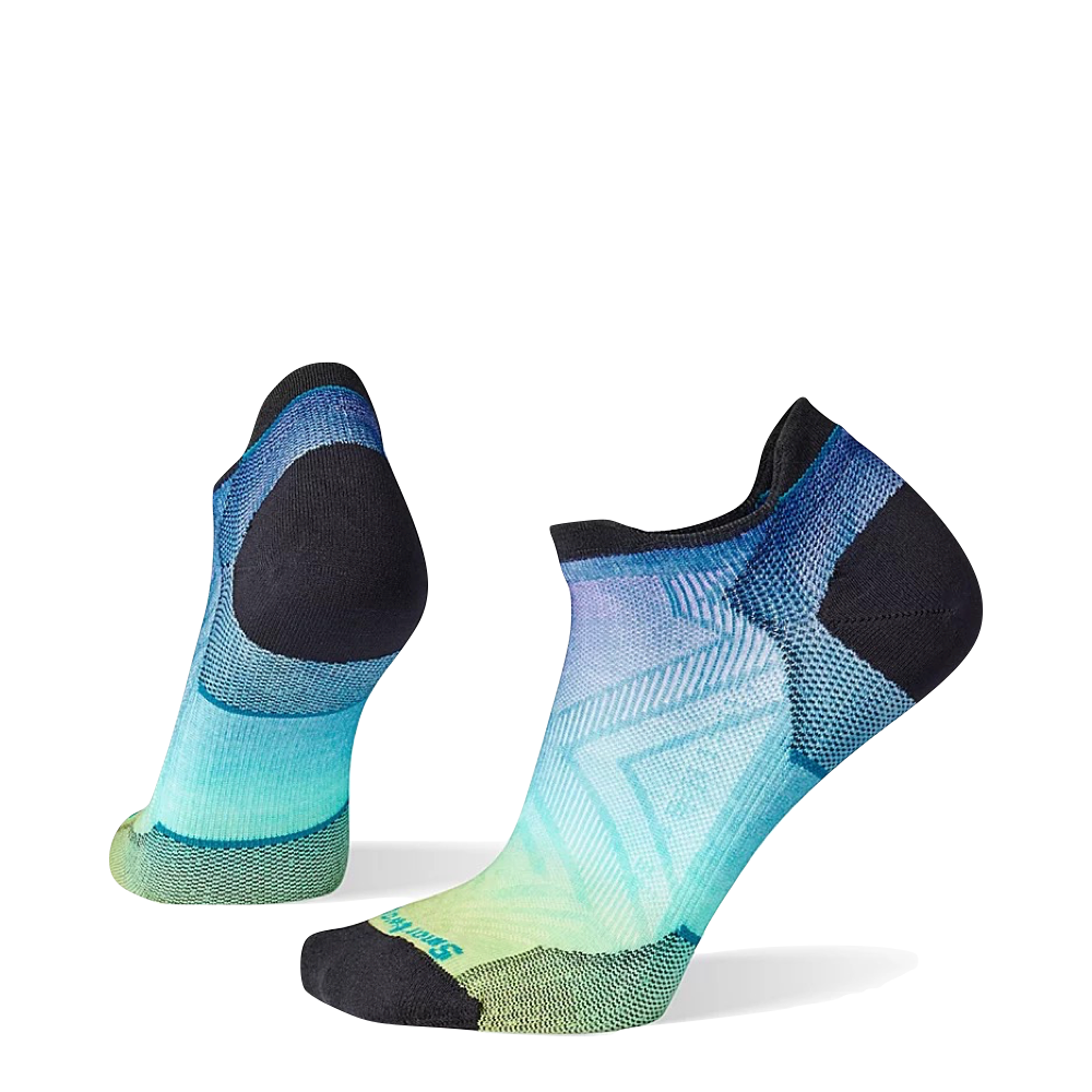 Side and bottom view of Smartwool Run Zero Cushion Ombre Print Low Ankle Socks for women.