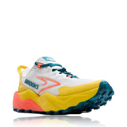 Mudguard and Toe view of Brooks Caldera 8 Sneaker for women.