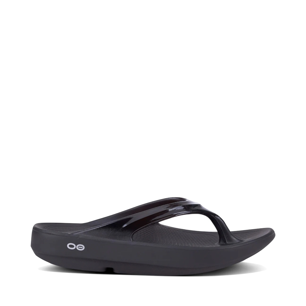 Side (right) view of OOfos OOlala Flip Sandal for women.