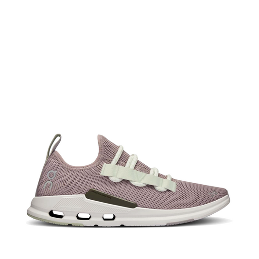 Side (right) view of On Cloudeasy Sneaker for women.