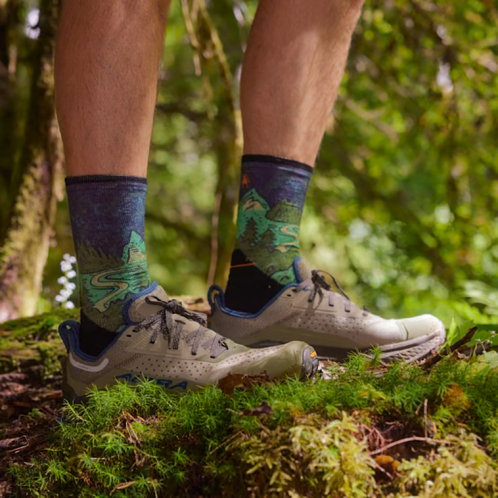 Model view of Smartwool Trail Run Targeted Cushion Neature Print Crew Socks.